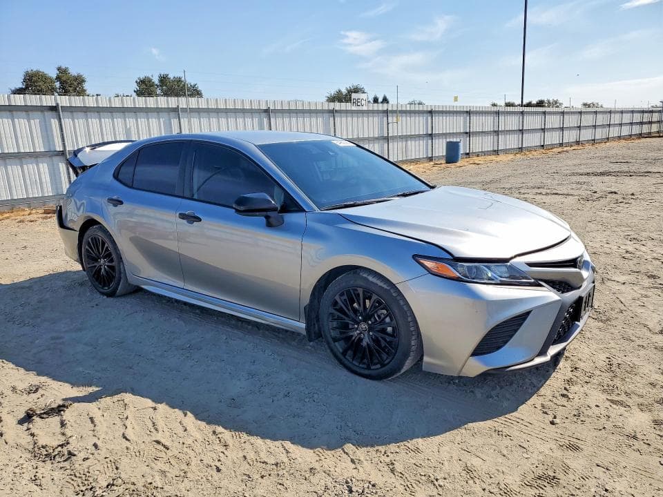 2019 TOYOTA CAMRY SE 4