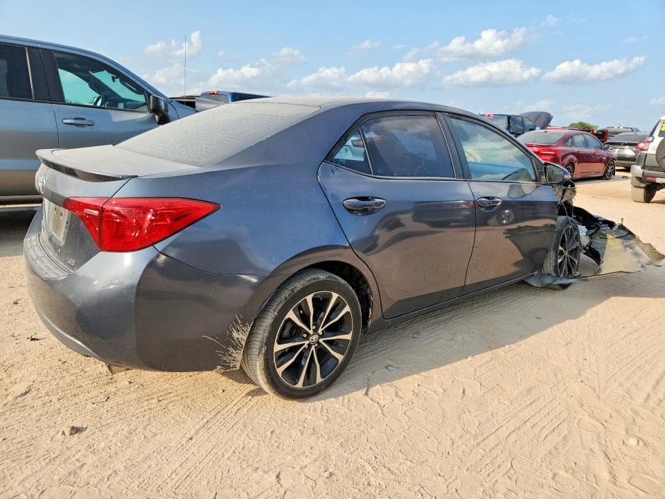2017 TOYOTA COROLLA SE 3