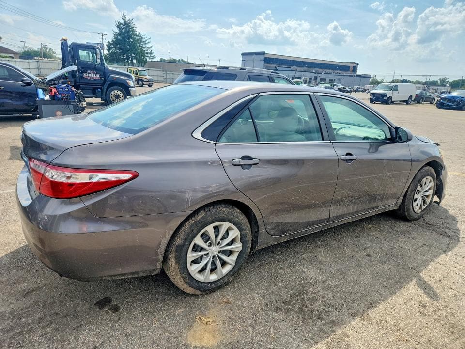 2017 TOYOTA CAMRY LE 3