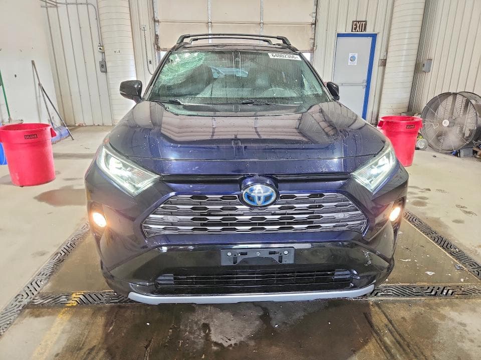 2020 TOYOTA RAV4 XSE 5