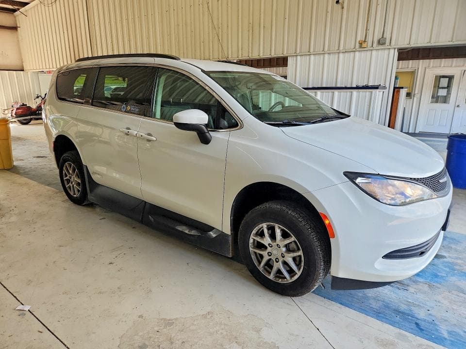 2020 CHRYSLER VOYAGER LXI 4
