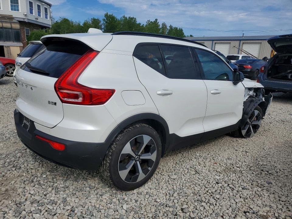 2024 VOLVO XC40 PLUS 3
