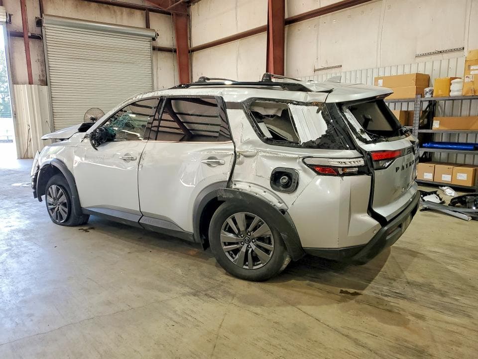 2025 NISSAN PATHFINDER SV 2