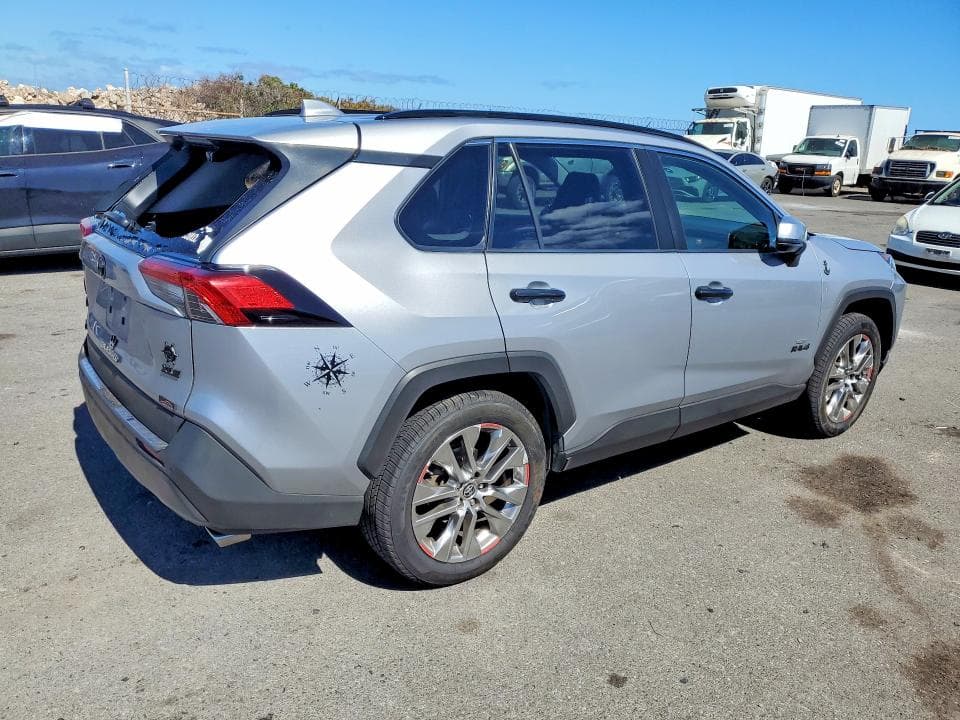2019 TOYOTA RAV4 XLE PREMIUM 3