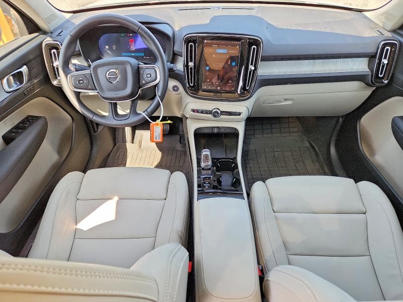 2026 VOLVO XC40 PLUS 8