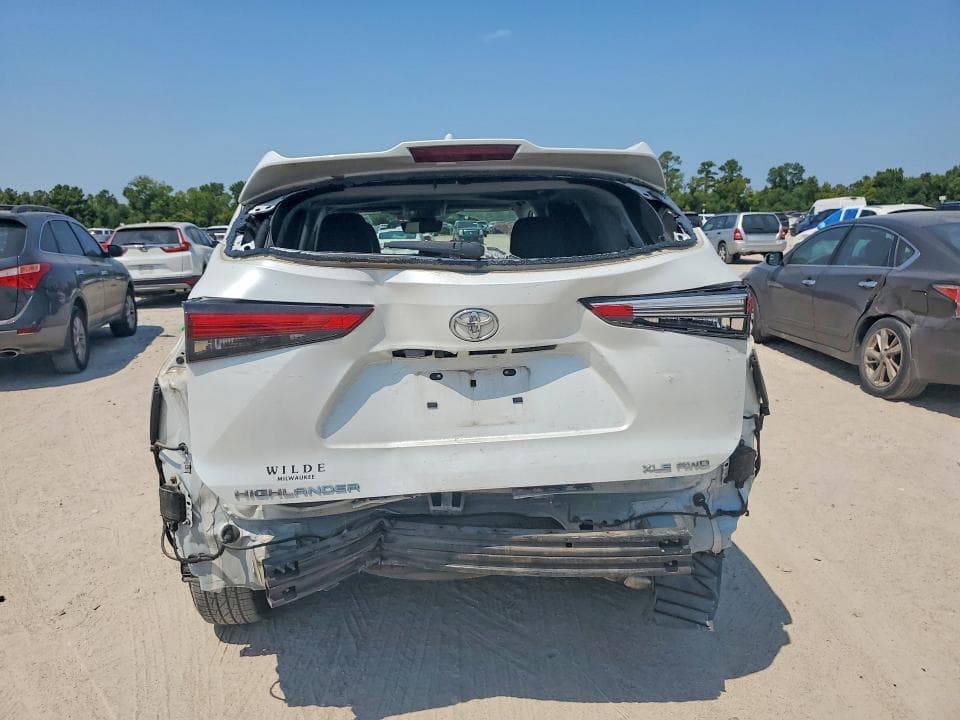 2022 TOYOTA HIGHLANDER XLE 6