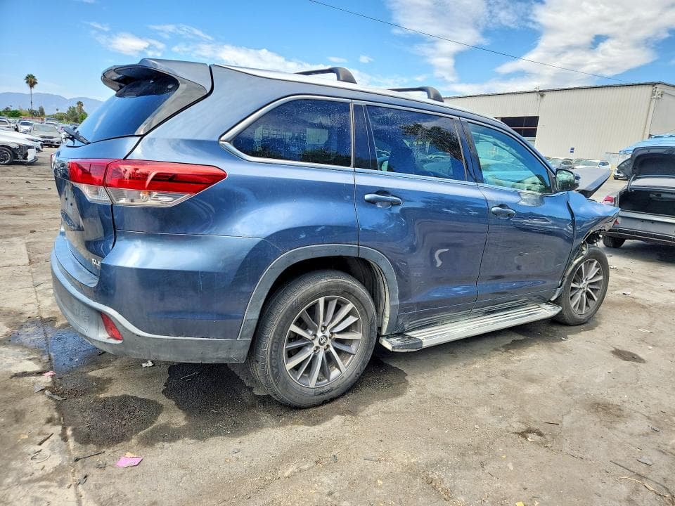 2017 TOYOTA HIGHLANDER XLE 3