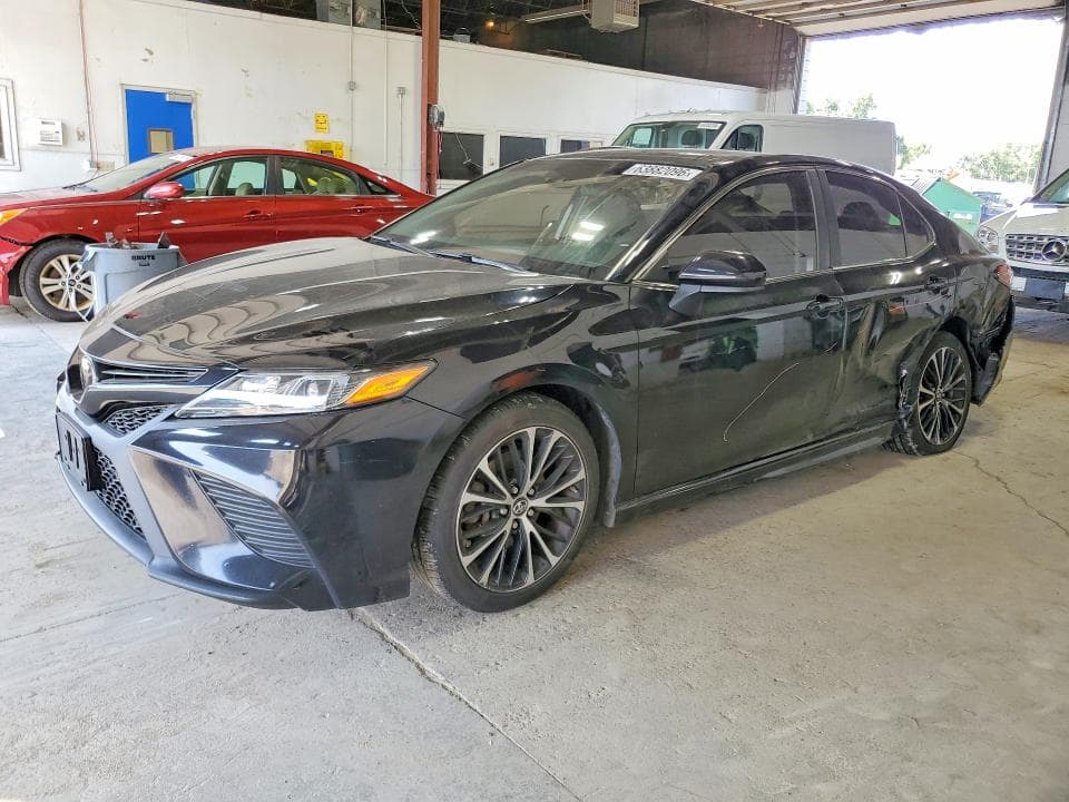 2018 TOYOTA CAMRY SE - 1