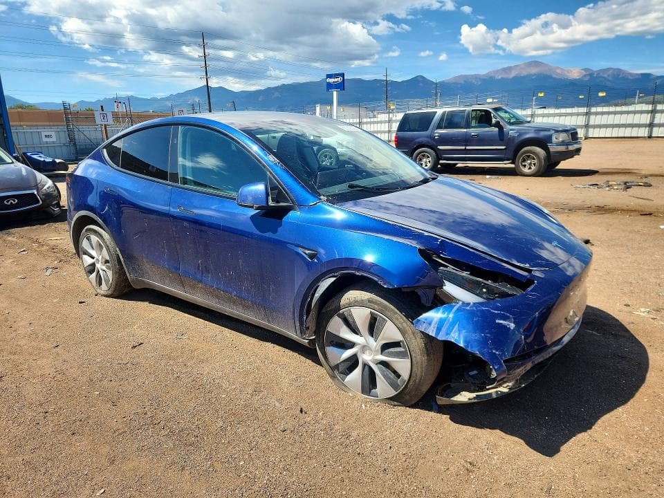 2023 TESLA MODEL Y 4