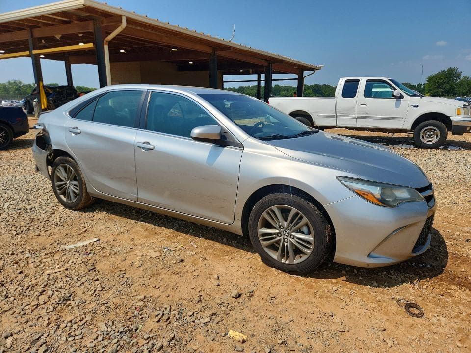 2017 TOYOTA CAMRY SE 4