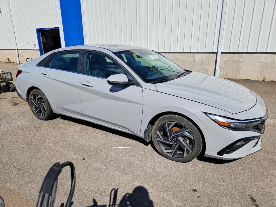 2024 HYUNDAI ELANTRA LUXURY 4