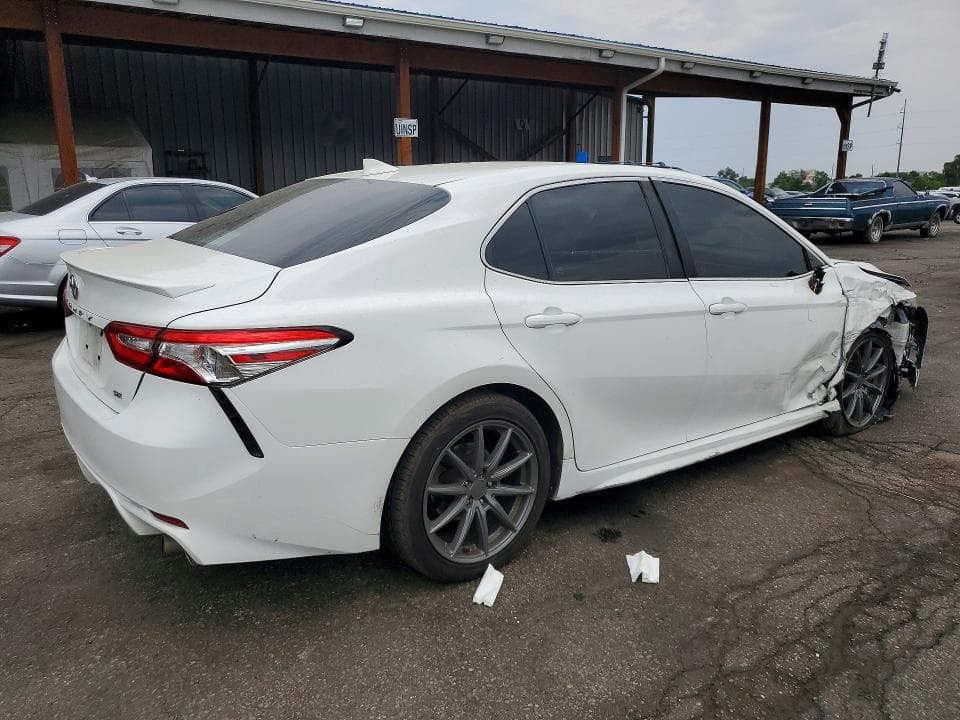 2020 TOYOTA CAMRY SE 3