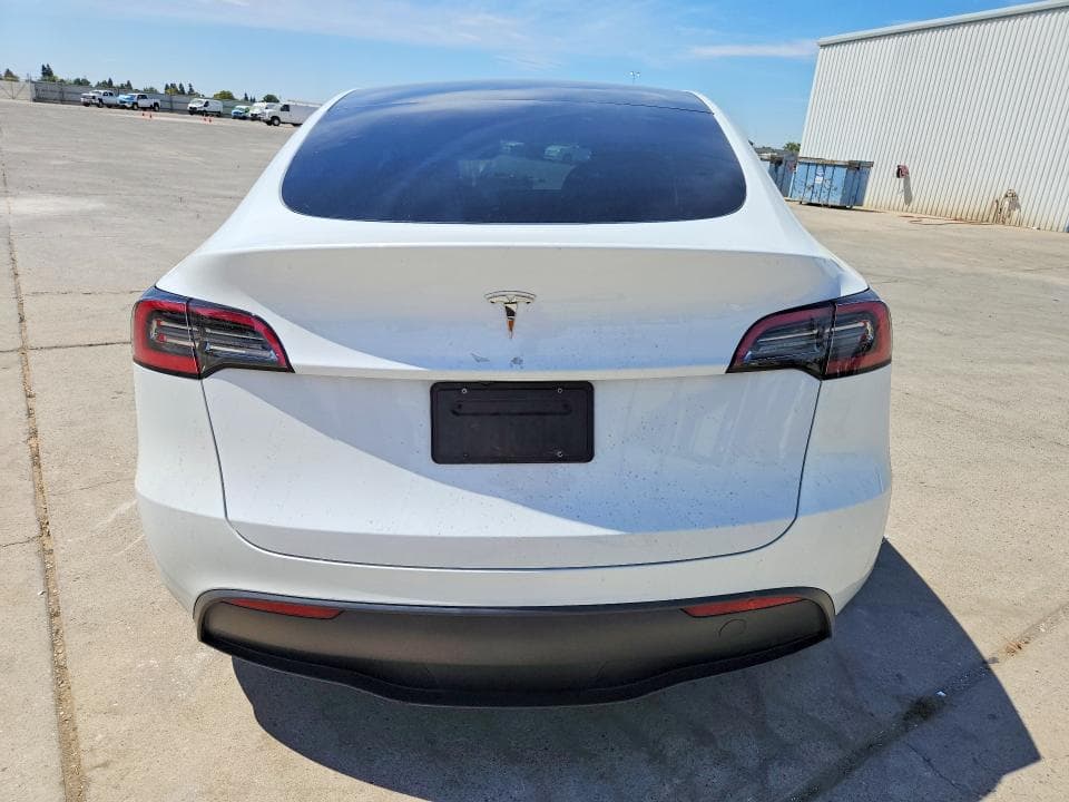 2024 TESLA MODEL Y 6