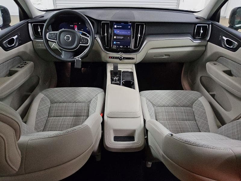 2022 VOLVO XC60 B5 MOMENTUM 8