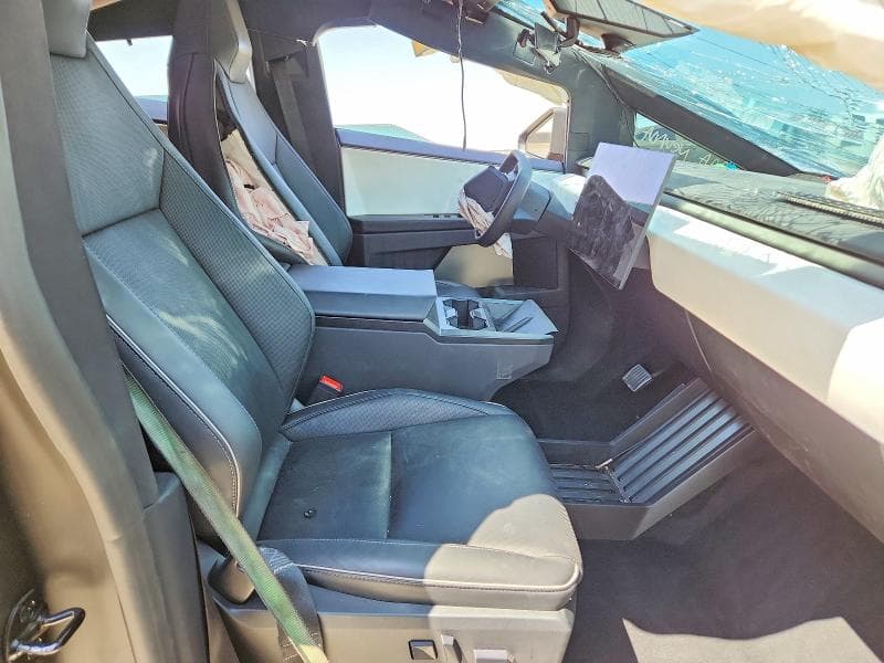 2024 TESLA CYBERTRUCK 10