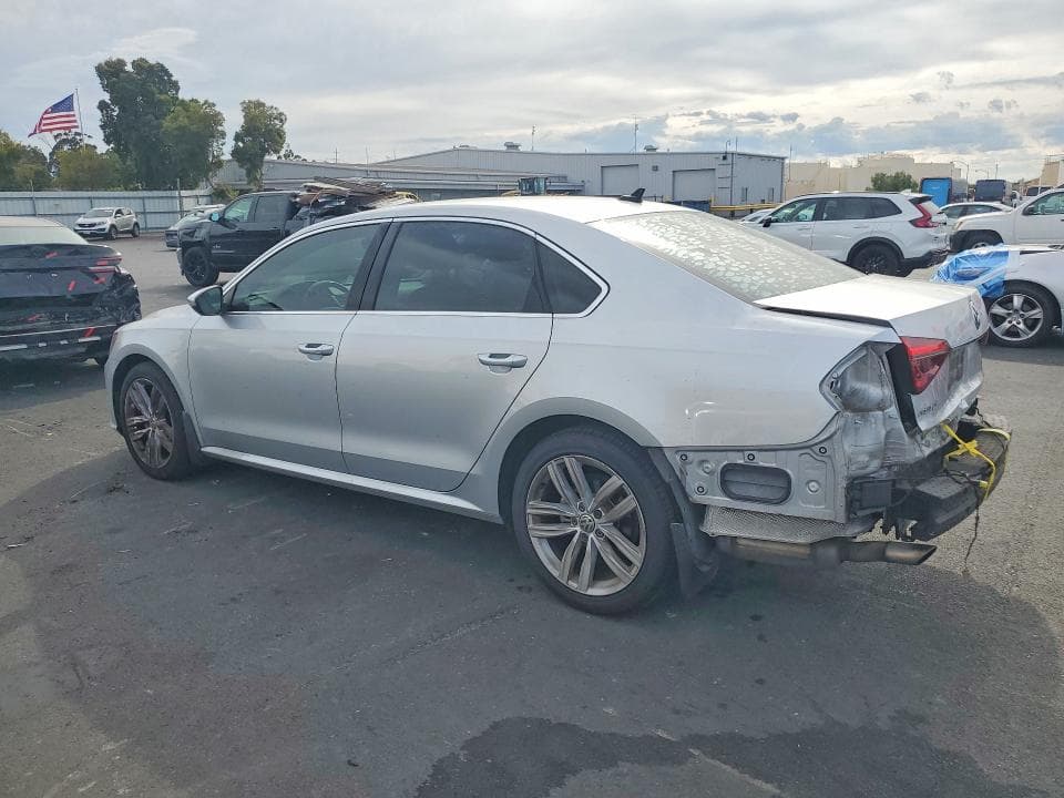 2018 VOLKSWAGEN PASSAT SE 2