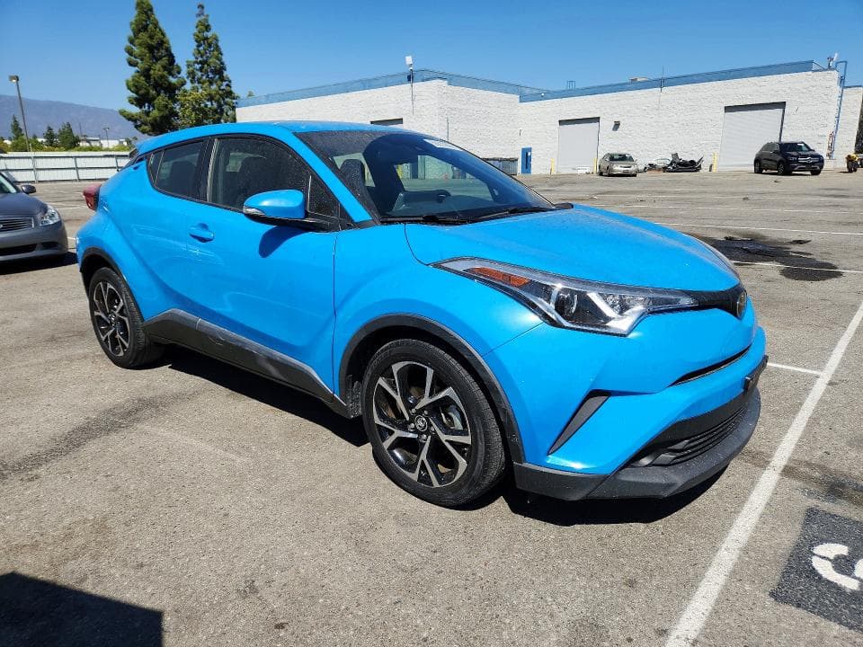 2019 TOYOTA C-HR XLE 4