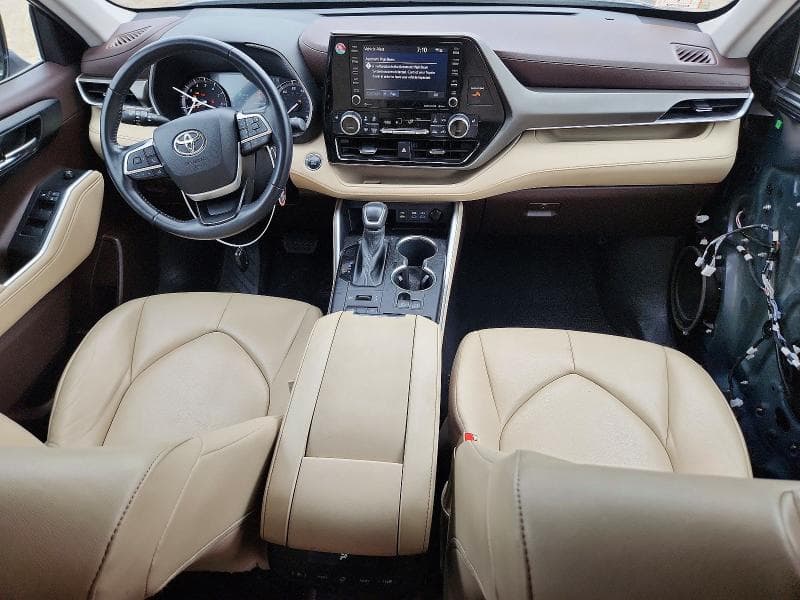 2022 TOYOTA HIGHLANDER XLE 8