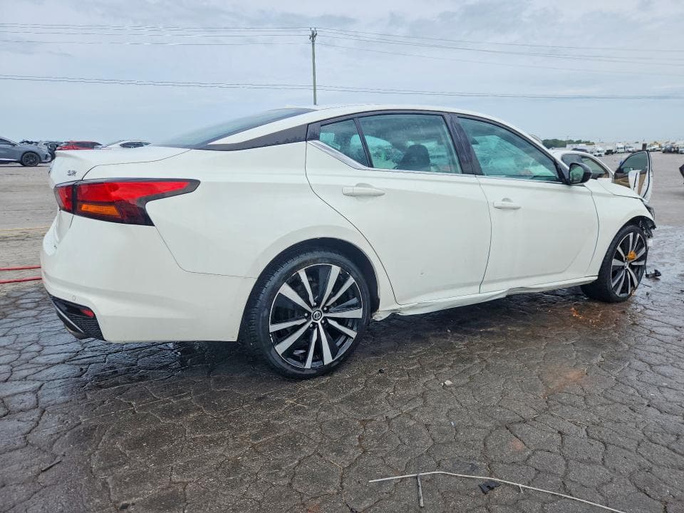 2021 NISSAN ALTIMA SR 3