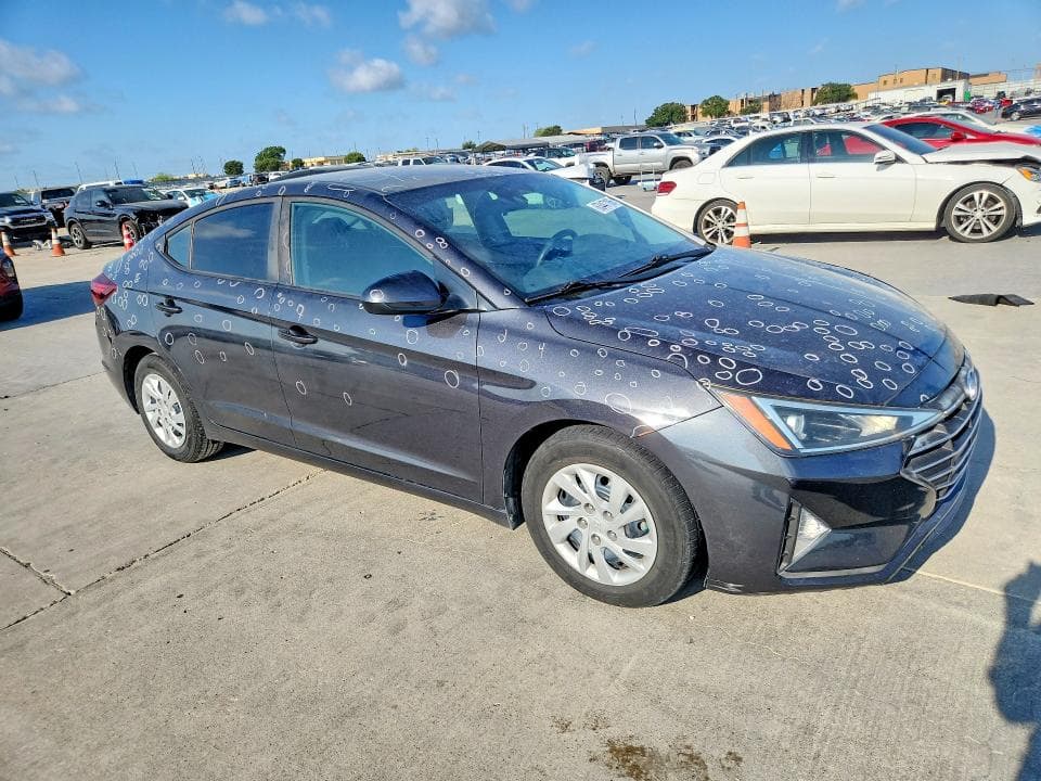 2020 HYUNDAI ELANTRA SE 4
