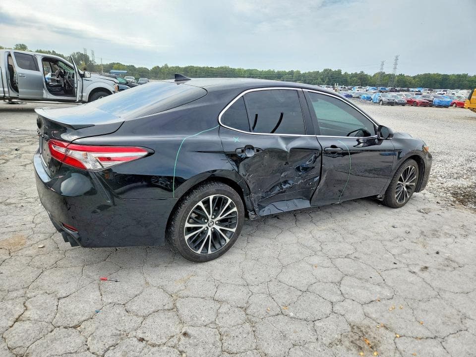 2019 TOYOTA CAMRY SE 3
