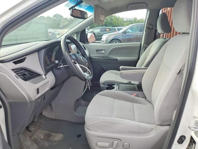 2017 TOYOTA SIENNA LE 7
