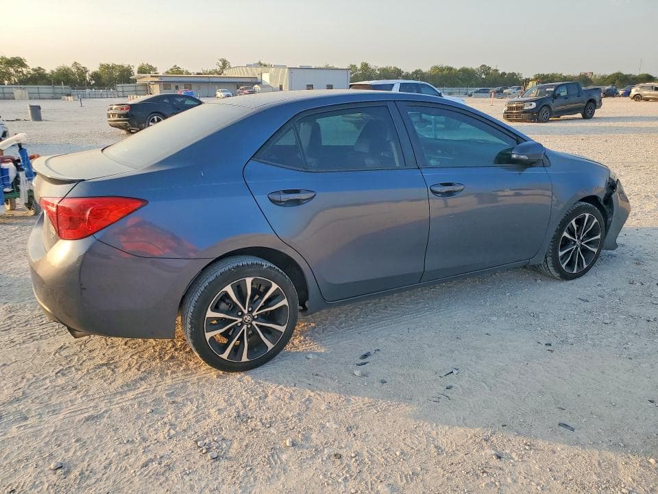 2017 TOYOTA COROLLA SE 3