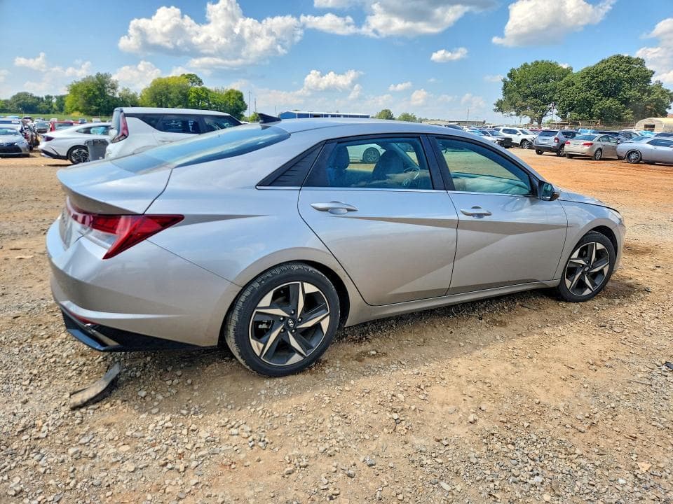 2022 HYUNDAI ELANTRA SEL 3