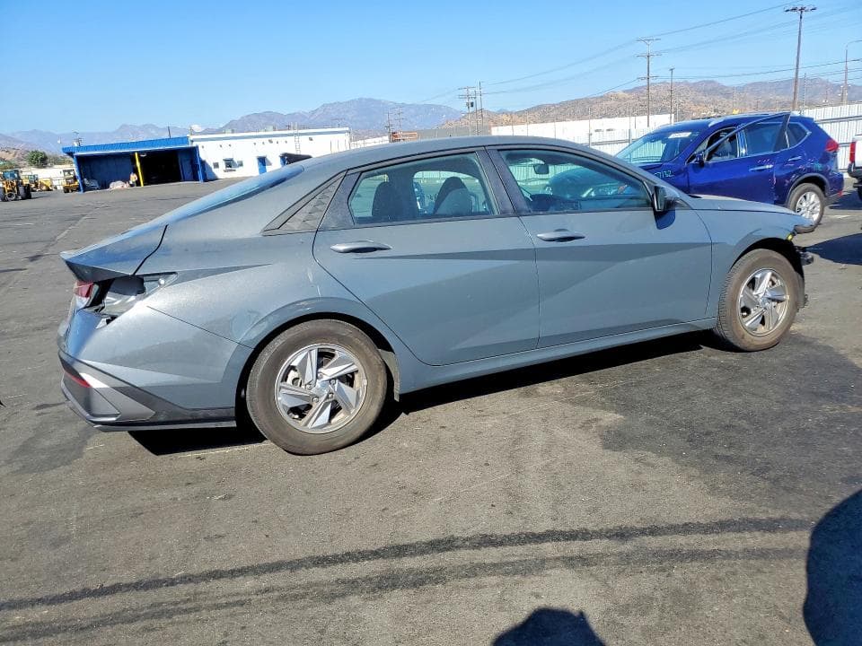 2025 HYUNDAI ELANTRA SE 3