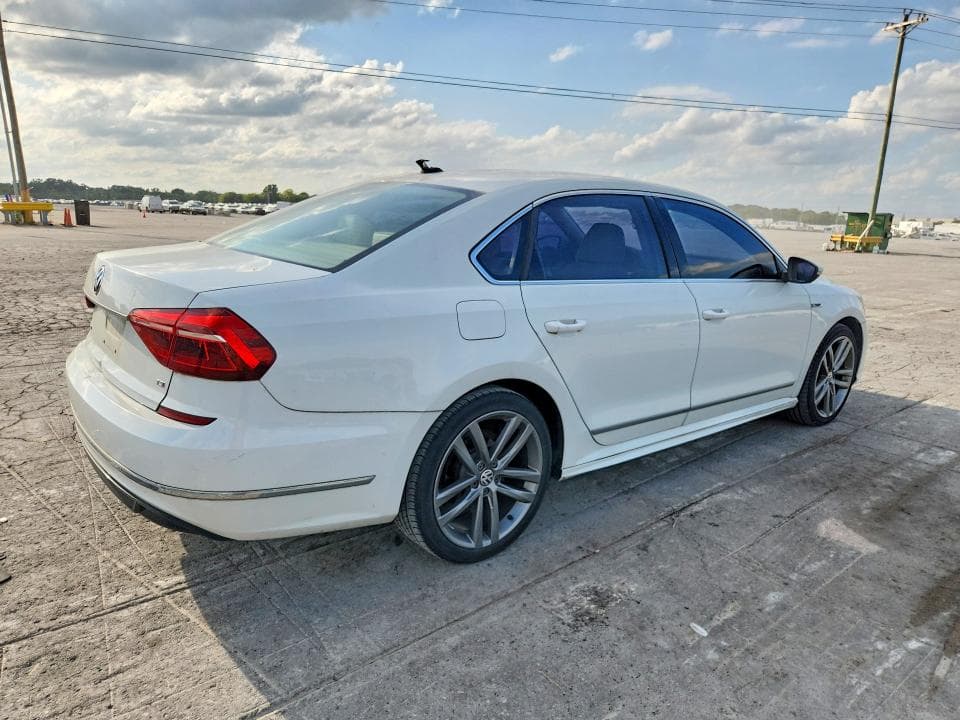 2017 VOLKSWAGEN PASSAT R-LINE 3