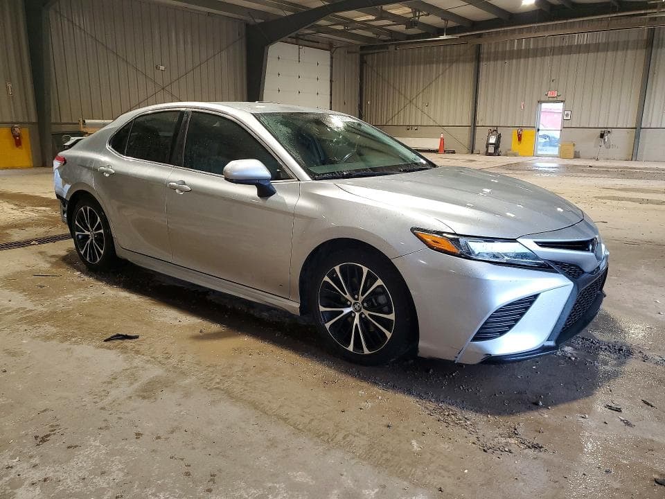 2019 TOYOTA CAMRY SE 4