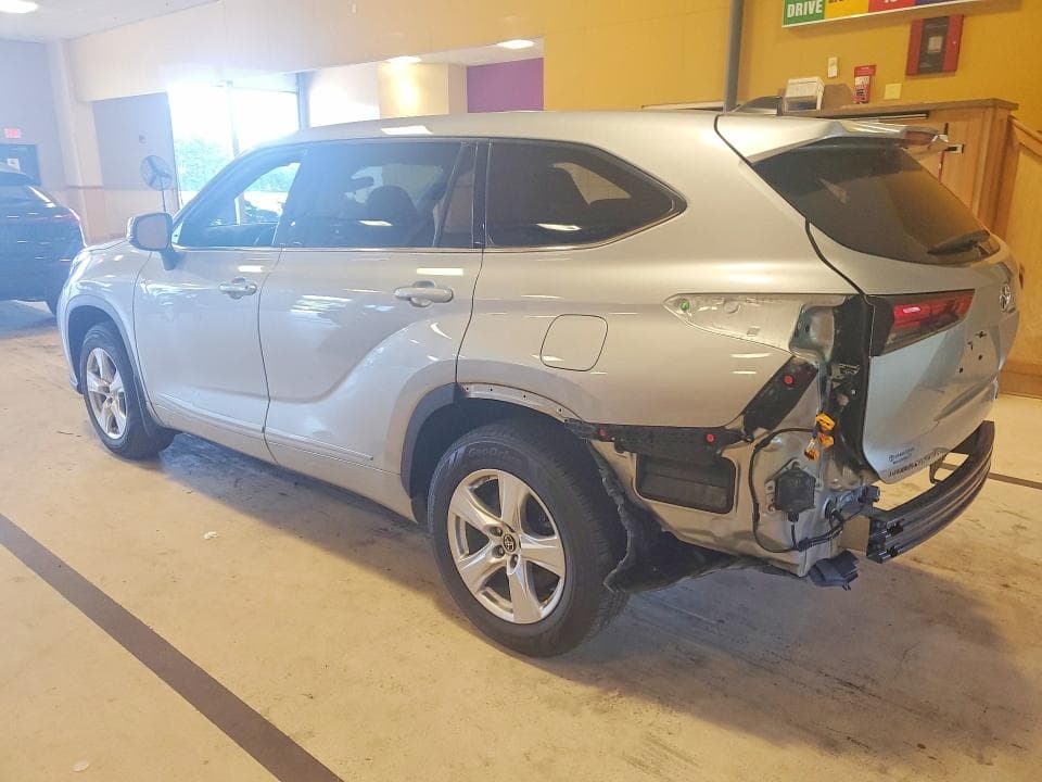2022 TOYOTA HIGHLANDER LE 2