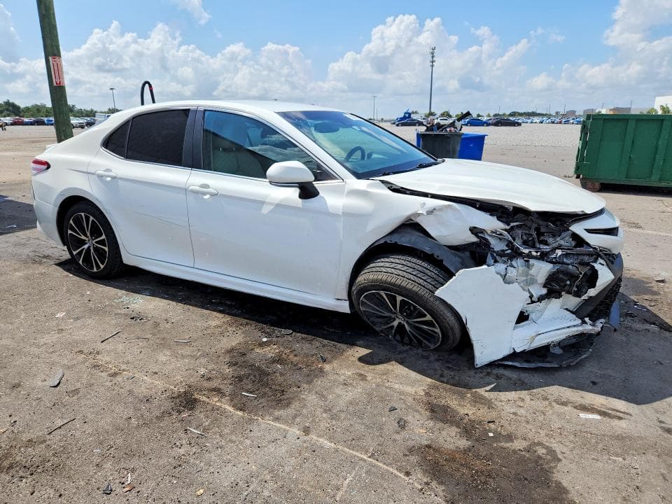 2018 TOYOTA CAMRY SE 4