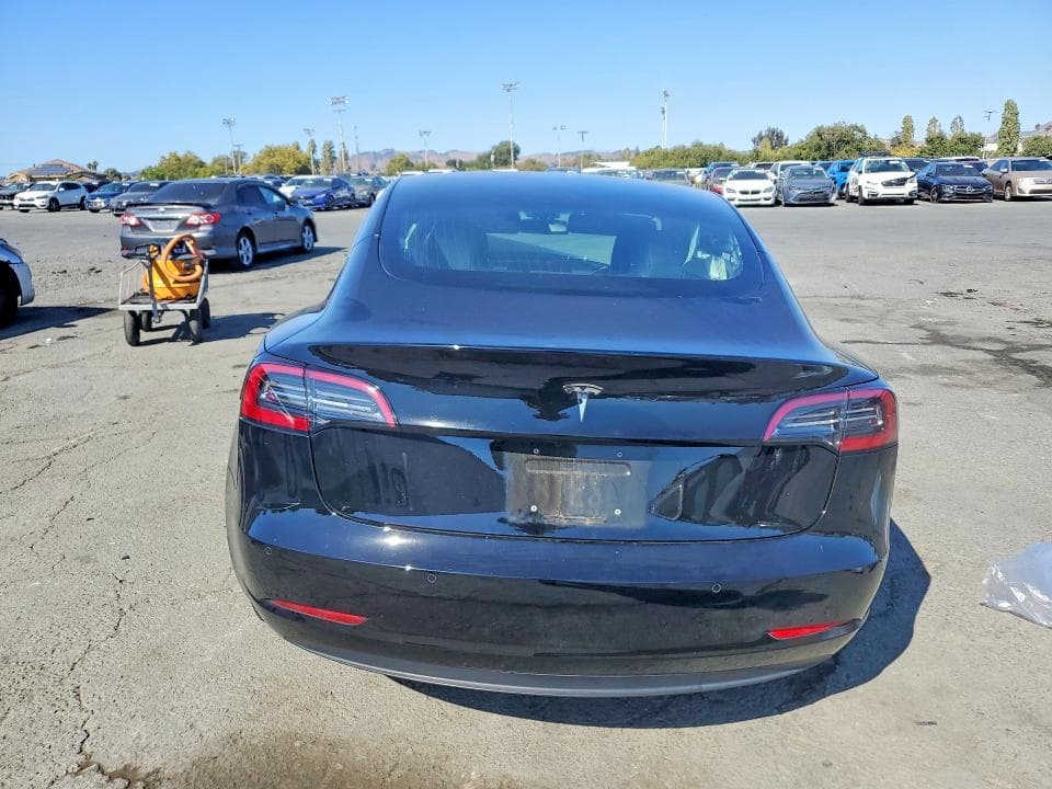 2018 TESLA MODEL 3 6