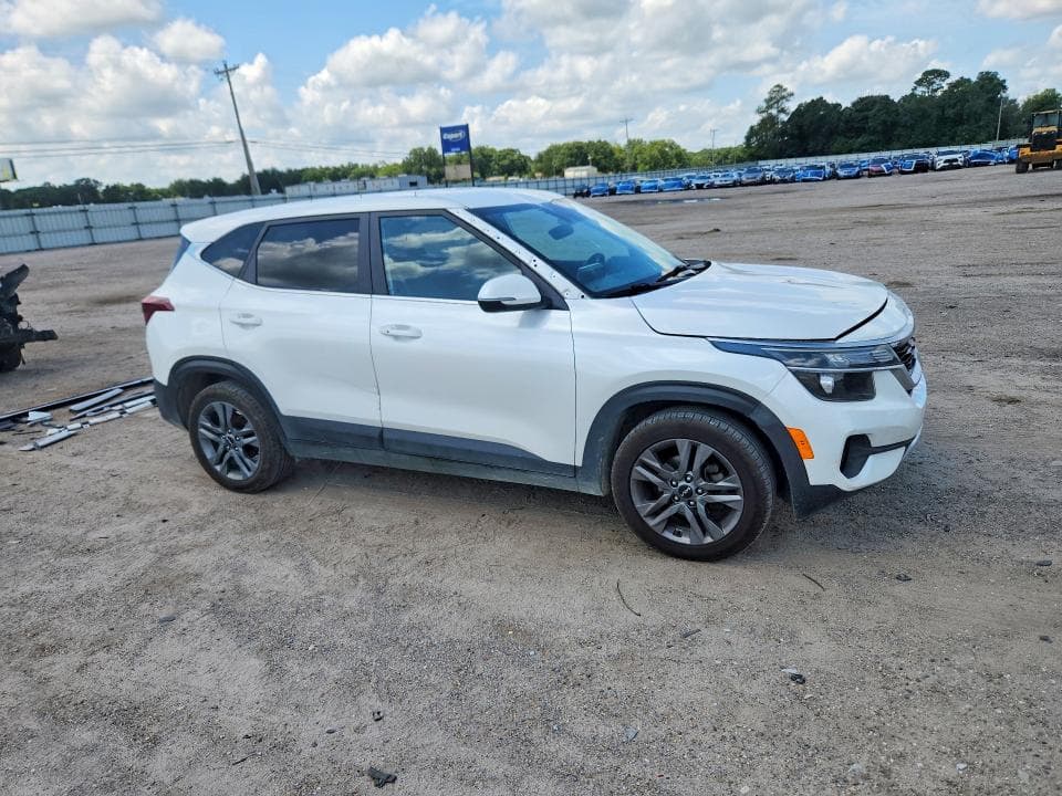 2022 KIA SELTOS S 4