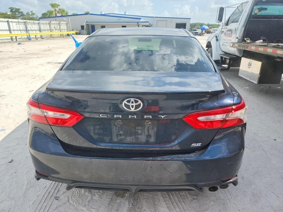 2018 TOYOTA CAMRY SE 6