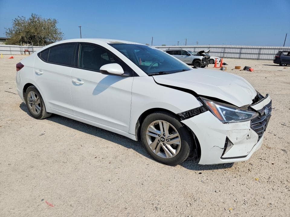 2019 HYUNDAI ELANTRA SEL 4