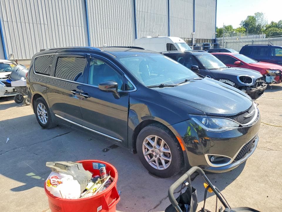 2020 CHRYSLER PACIFICA TOURING L 4