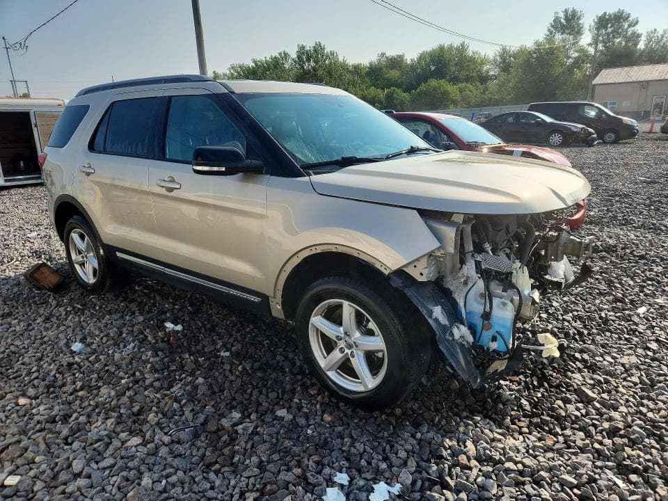 2017 FORD EXPLORER XLT 4