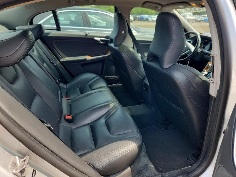 2017 VOLVO S60 PLATINUM 10