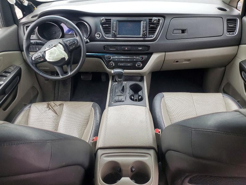 2017 KIA SEDONA LX 8