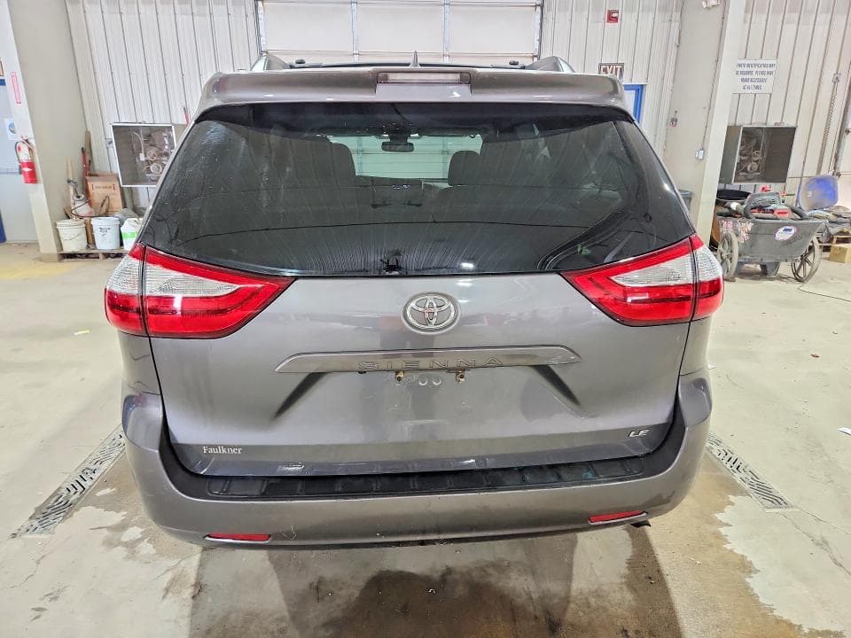 2018 TOYOTA SIENNA LE 6