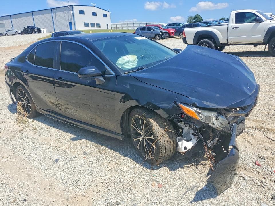 2019 TOYOTA CAMRY SE 4