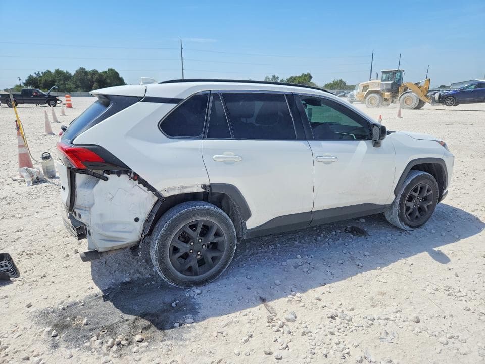 2021 TOYOTA RAV4 LE 3