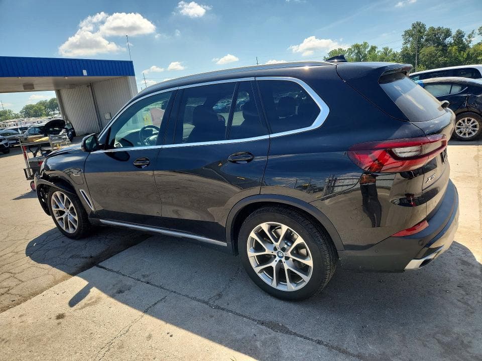2022 BMW X5 XDRIVE45E 2