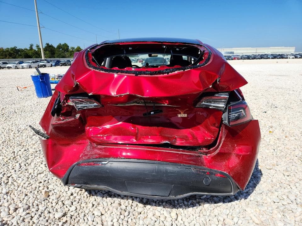 2024 TESLA MODEL Y 6