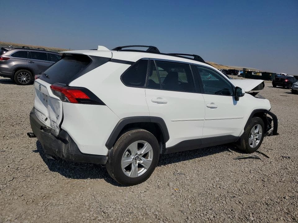 2021 TOYOTA RAV4 XLE 3