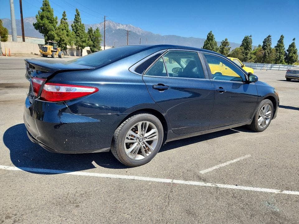 2017 TOYOTA CAMRY SE 3
