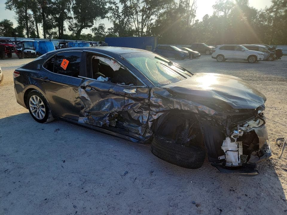 2018 TOYOTA CAMRY LE 4