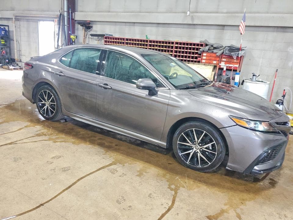 2021 TOYOTA CAMRY SE 4